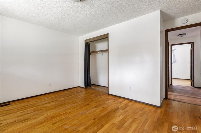 987 E Crescent Harbor Road, Oak Harbor, WA 98277
