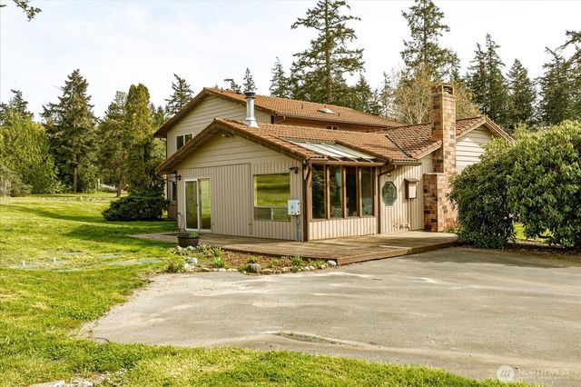 987 E Crescent Harbor Road, Oak Harbor, WA 98277