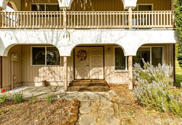 987 E Crescent Harbor Road, Oak Harbor, WA 98277