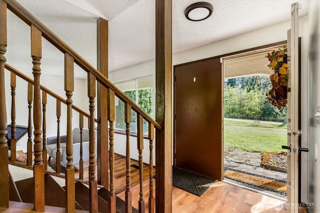 987 E Crescent Harbor Road, Oak Harbor, WA 98277