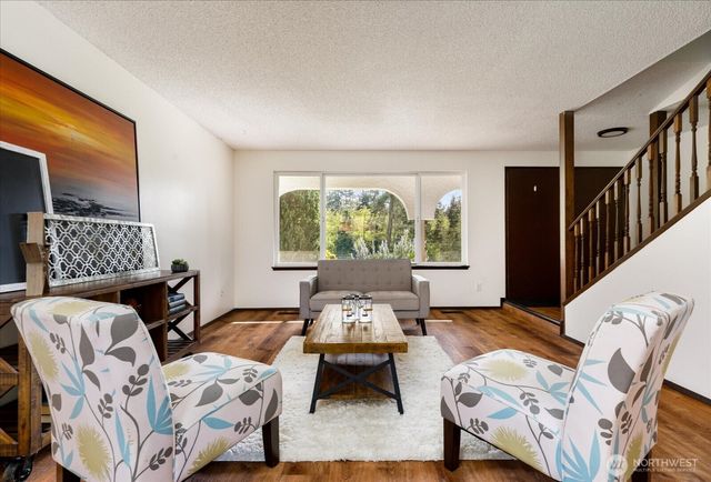 987 E Crescent Harbor Road, Oak Harbor, WA 98277