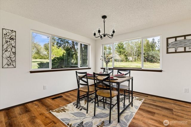 987 E Crescent Harbor Road, Oak Harbor, WA 98277