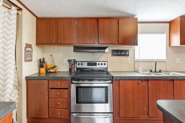 247 N Lake Street, Axtell, TX 76624