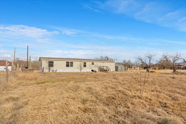 247 N Lake Street, Axtell, TX 76624