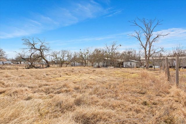247 N Lake Street, Axtell, TX 76624