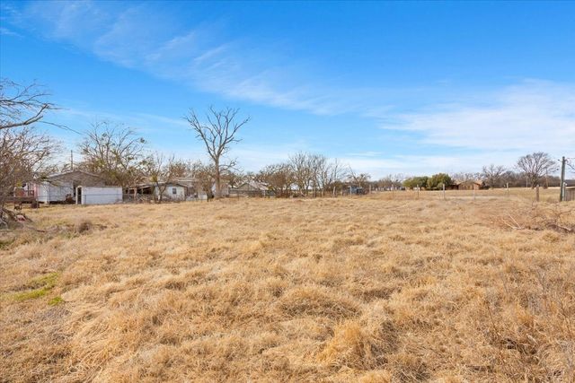 247 N Lake Street, Axtell, TX 76624