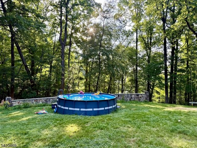 122 Forest Dr, Lebanon Twp., NJ 08826