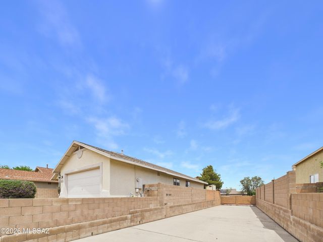 2550 W Blaine Court, Tucson, AZ 85745