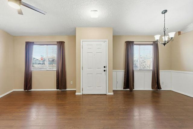 6035 Stargazer Avenue NW, Albuquerque, NM 87114