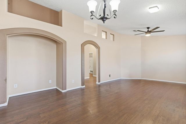 6035 Stargazer Avenue NW, Albuquerque, NM 87114