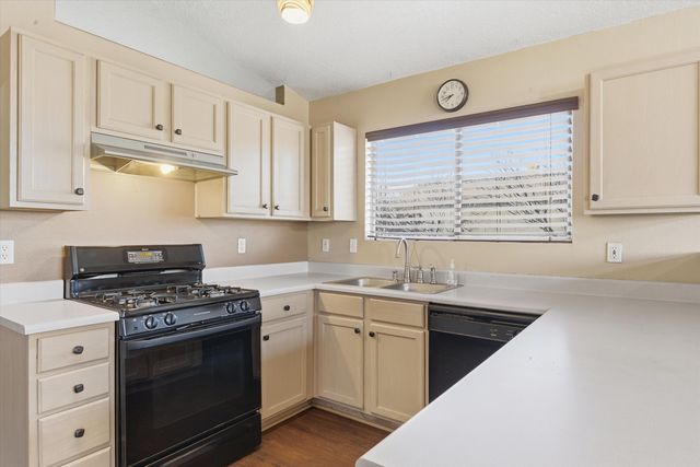 6035 Stargazer Avenue NW, Albuquerque, NM 87114