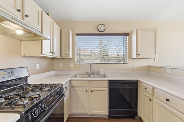 6035 Stargazer Avenue NW, Albuquerque, NM 87114