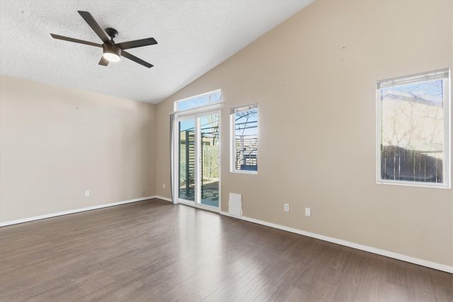 6035 Stargazer Avenue NW, Albuquerque, NM 87114