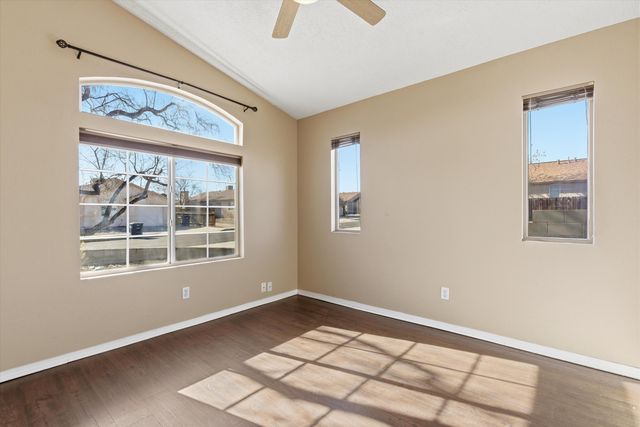 6035 Stargazer Avenue NW, Albuquerque, NM 87114