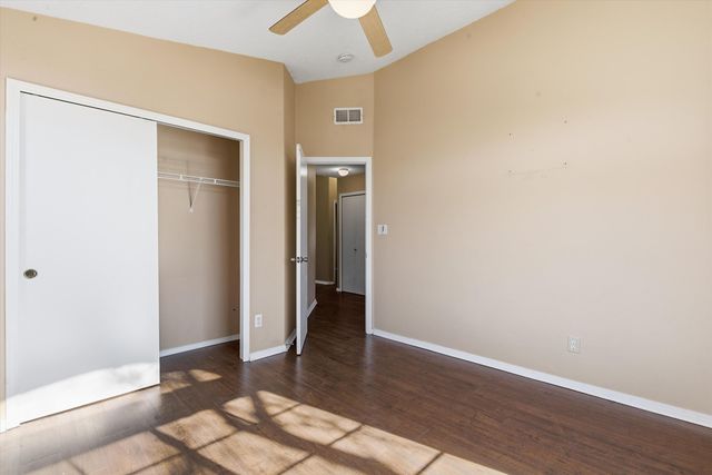 6035 Stargazer Avenue NW, Albuquerque, NM 87114