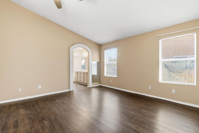 6035 Stargazer Avenue NW, Albuquerque, NM 87114