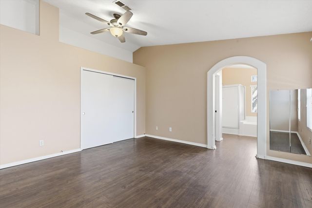 6035 Stargazer Avenue NW, Albuquerque, NM 87114