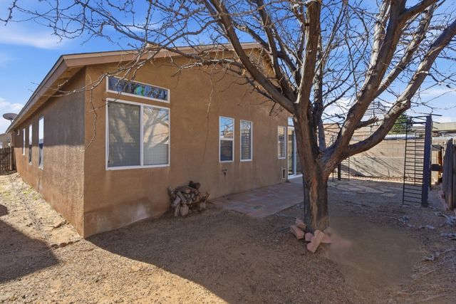 6035 Stargazer Avenue NW, Albuquerque, NM 87114