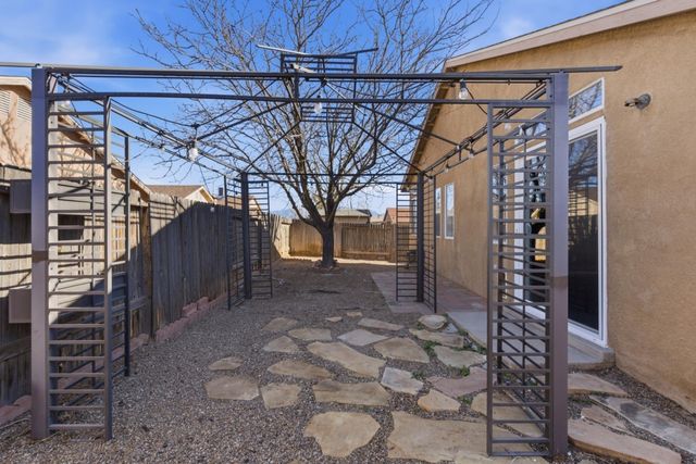 6035 Stargazer Avenue NW, Albuquerque, NM 87114