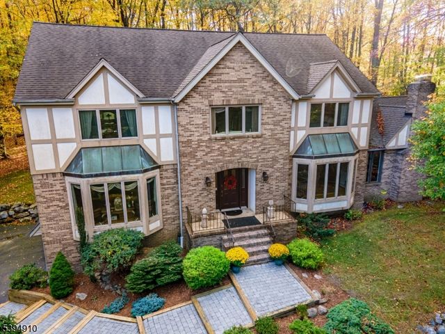 2 Denise Dr, Kinnelon Boro, NJ 07405