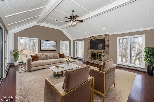 2 Denise Dr, Kinnelon Boro, NJ 07405