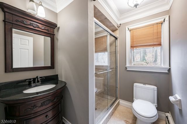 2 Denise Dr, Kinnelon Boro, NJ 07405