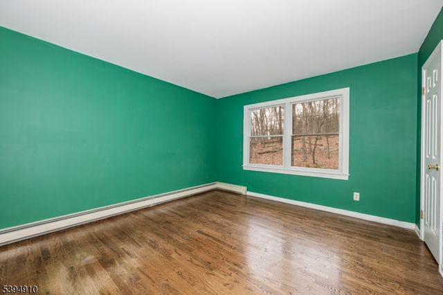 2 Denise Dr, Kinnelon Boro, NJ 07405