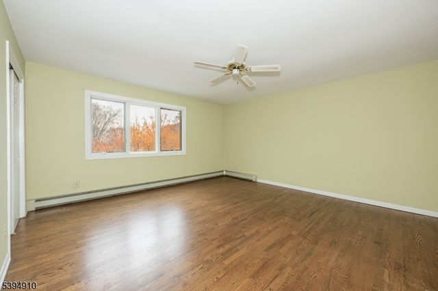 2 Denise Dr, Kinnelon Boro, NJ 07405