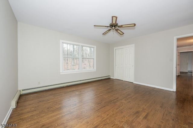 2 Denise Dr, Kinnelon Boro, NJ 07405