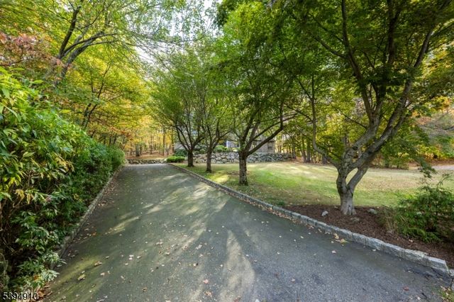 2 Denise Dr, Kinnelon Boro, NJ 07405