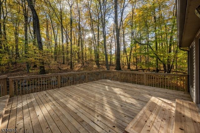 2 Denise Dr, Kinnelon Boro, NJ 07405