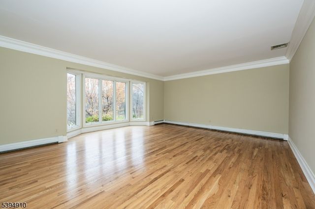 2 Denise Dr, Kinnelon Boro, NJ 07405