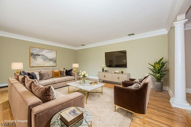 2 Denise Dr, Kinnelon Boro, NJ 07405