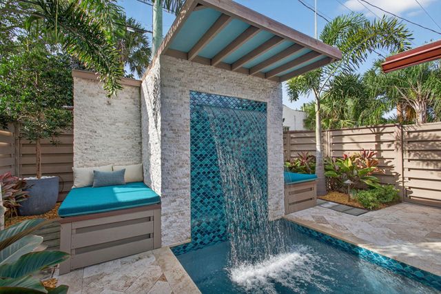 1209 N Lakeside Drive, Lake Worth Beach, FL 33460