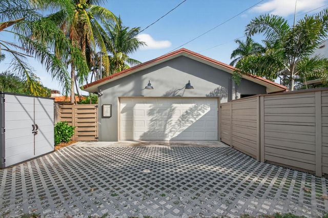 1209 N Lakeside Drive, Lake Worth Beach, FL 33460