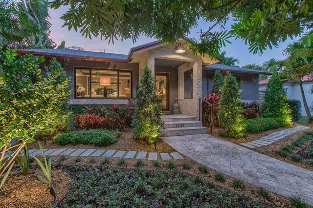 1209 N Lakeside Drive, Lake Worth Beach, FL 33460