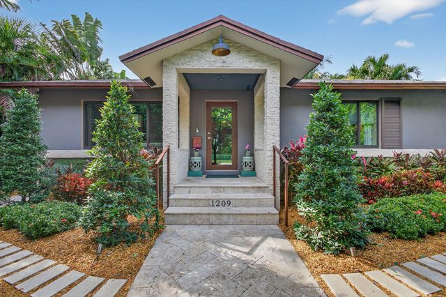 1209 N Lakeside Drive, Lake Worth Beach, FL 33460