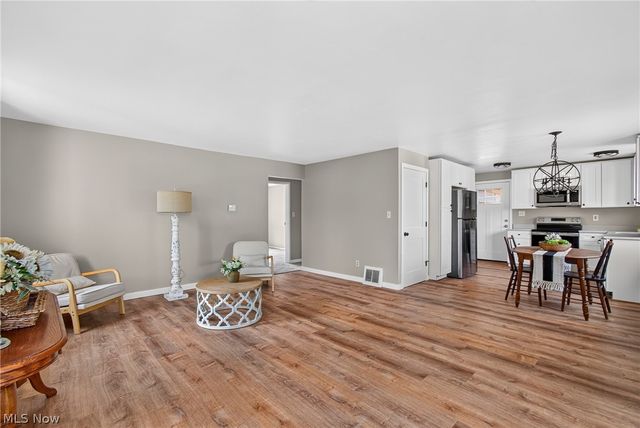 514 6th Street NW, North Canton, OH 44720