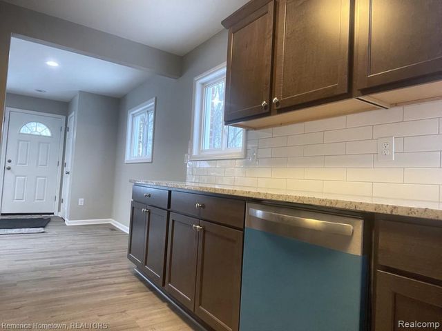 18743 Macarthur, Redford, MI 48240