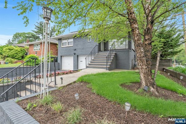 201 Riverdale Drive, Fort Lee, NJ 07024