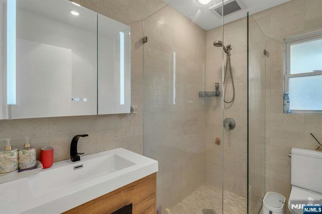 201 Riverdale Drive, Fort Lee, NJ 07024