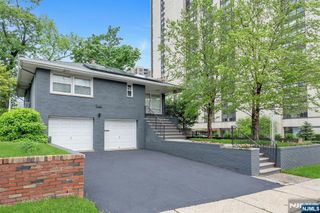 201 Riverdale Drive, Fort Lee, NJ 07024