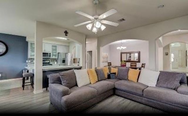 6439 W Linpar Court, Houston, TX 77040