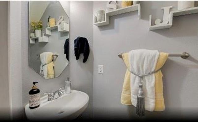 6439 W Linpar Court, Houston, TX 77040