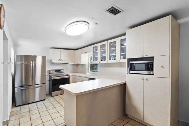 641 NE 56th Ct, Oakland Park, FL 33334