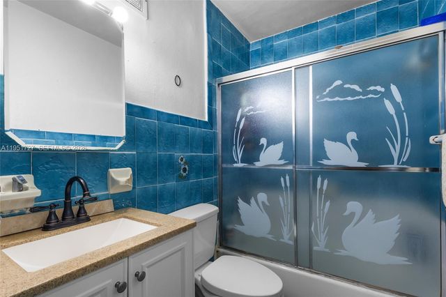 641 NE 56th Ct, Oakland Park, FL 33334