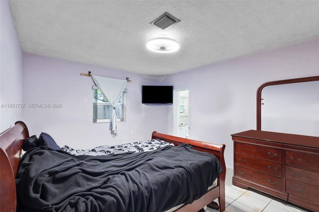 641 NE 56th Ct, Oakland Park, FL 33334