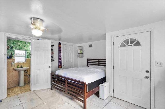 641 NE 56th Ct, Oakland Park, FL 33334