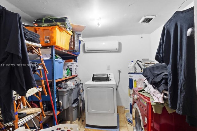 641 NE 56th Ct, Oakland Park, FL 33334