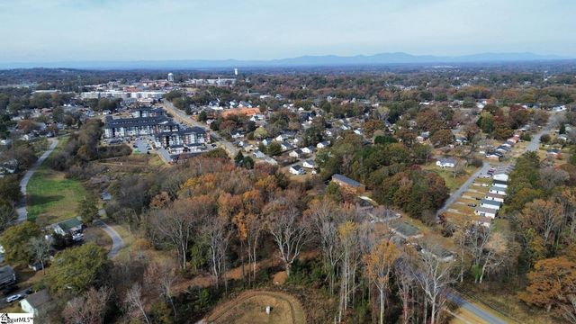 916 Yarn Way, Greer, SC 29651